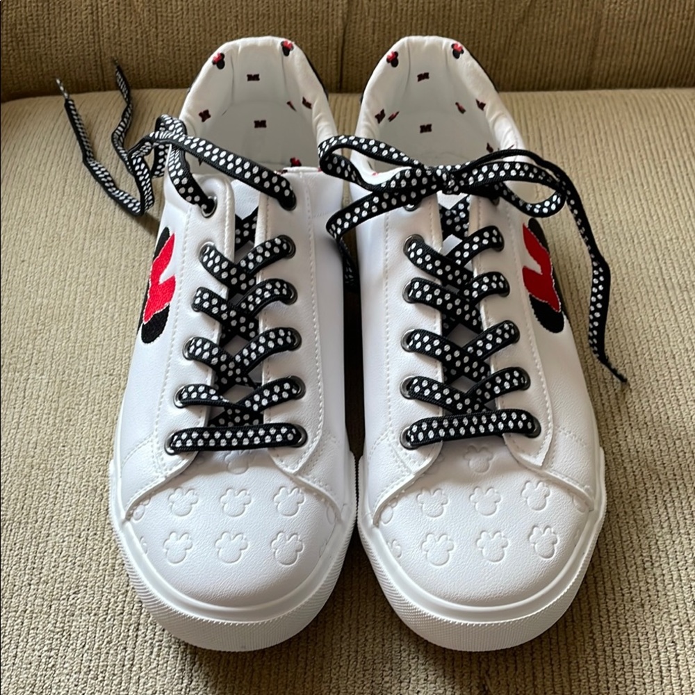 Disney Minnie Mouse Women’s sneakers, sz 10, new with detached tag, never worn.
